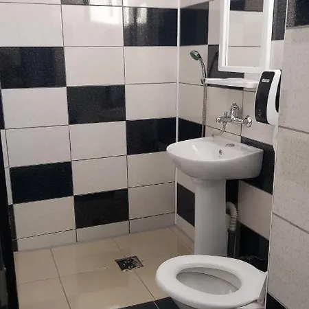 Πανσιόν Alb Negru Vama Veche