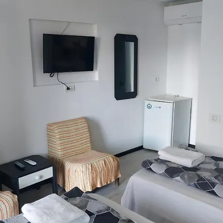 Alb Negru Πανσιόν Vama Veche